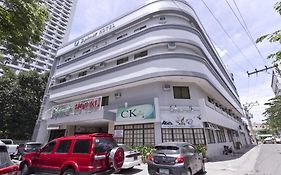 Diplomat Hotel Cebu Stadt Exterior photo