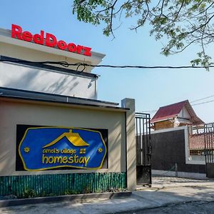 Hotel Reddoorz Near Padang Golf Adisucipto Potrojayan Exterior photo