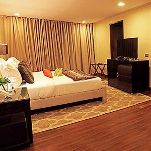 The Oriental Luxury Suites Tagaytay Tagaytay City Exterior photo