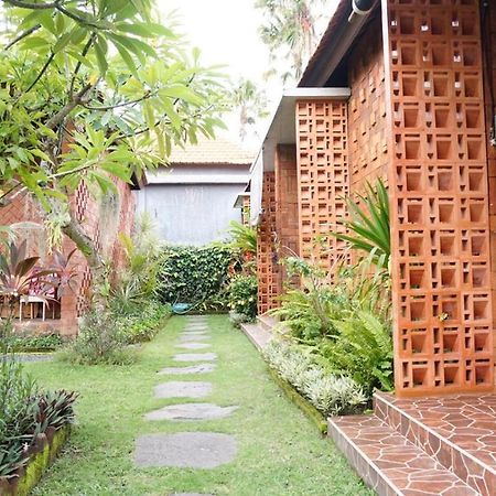 Louto Dmell Guesthouse Sanur Exterior foto