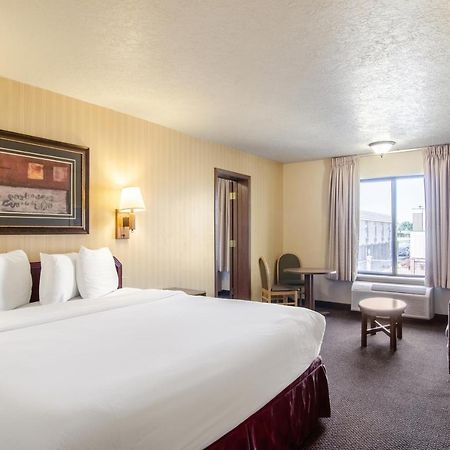Americas Best Value Inn & Suites Fort Collins Exterior foto