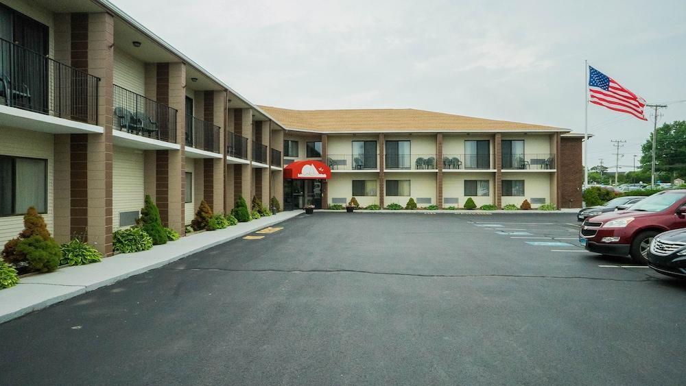 Red Roof Inn & Suites Newport - Middletown, Ri Exterior foto
