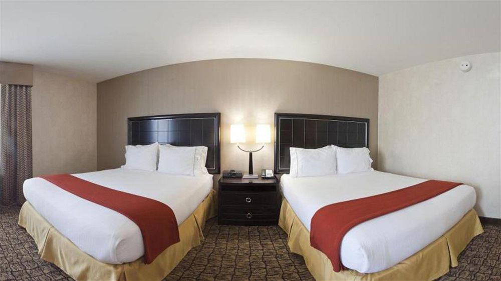 Holiday Inn Express & Suites Alexandria - Fort Belvoir, An Ihg Hotel Exterior foto