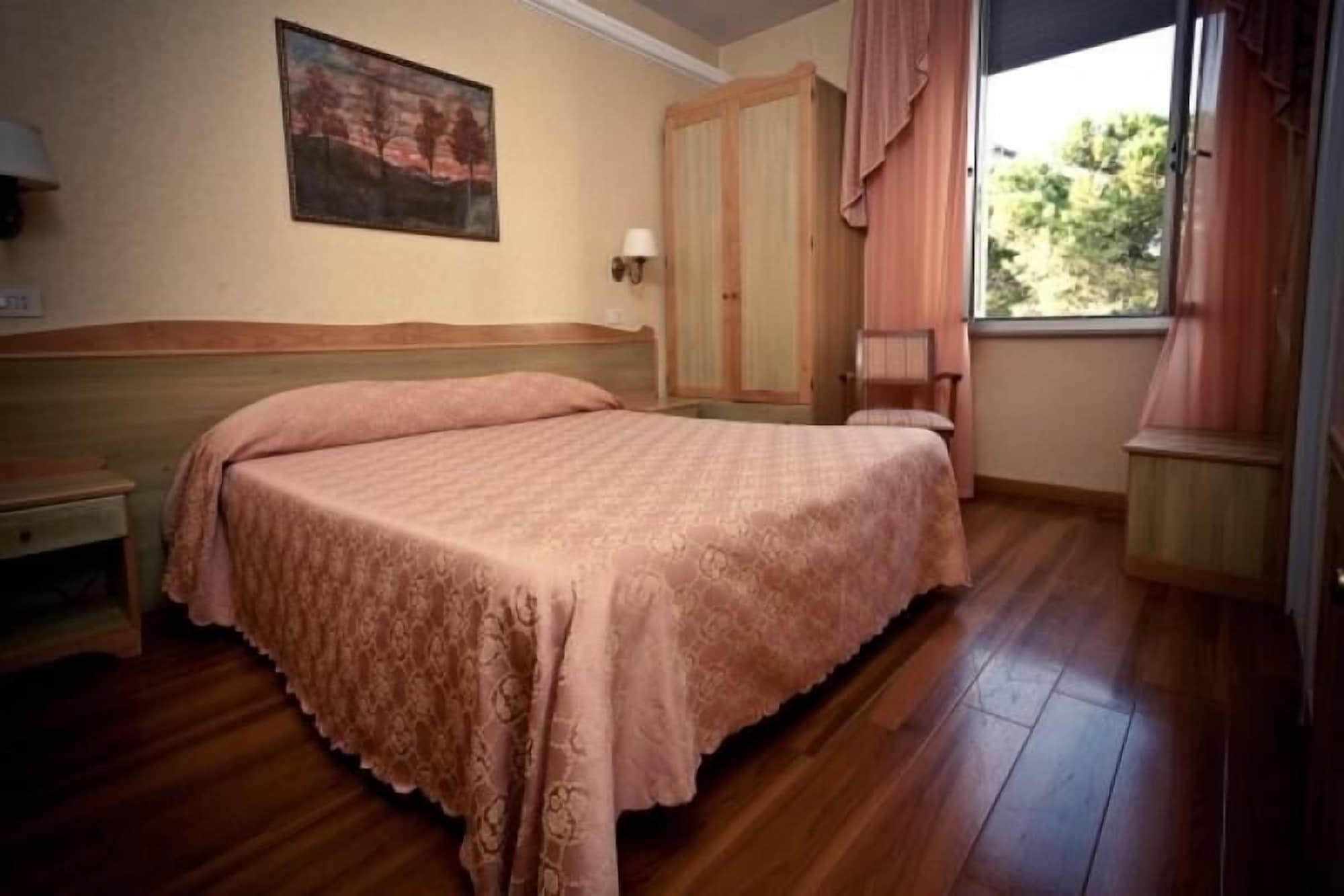 Hotel Ambra Palace Pescara Zimmer foto
