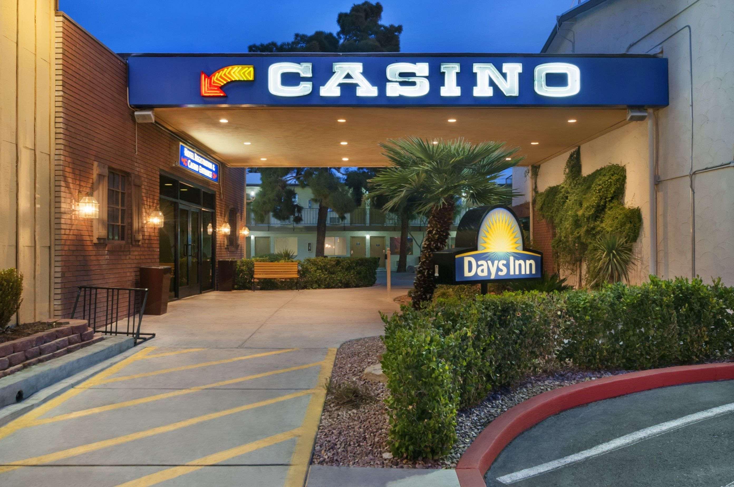 Days Inn by Wyndham Las Vegas Wild Wild West Gambling Hall Exterior foto