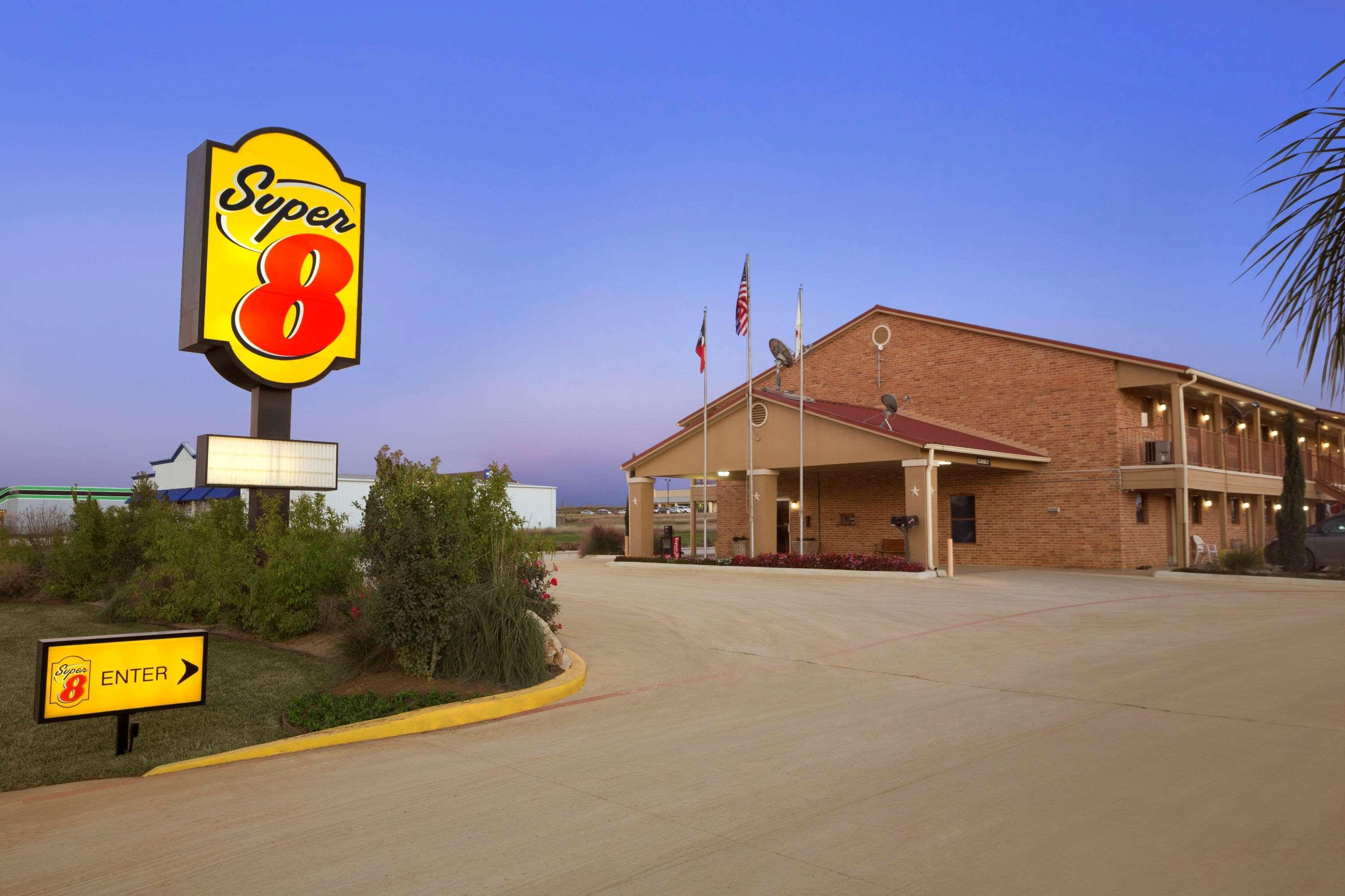 Motel Super 8 By Wyndham Pleasanton Exterior foto