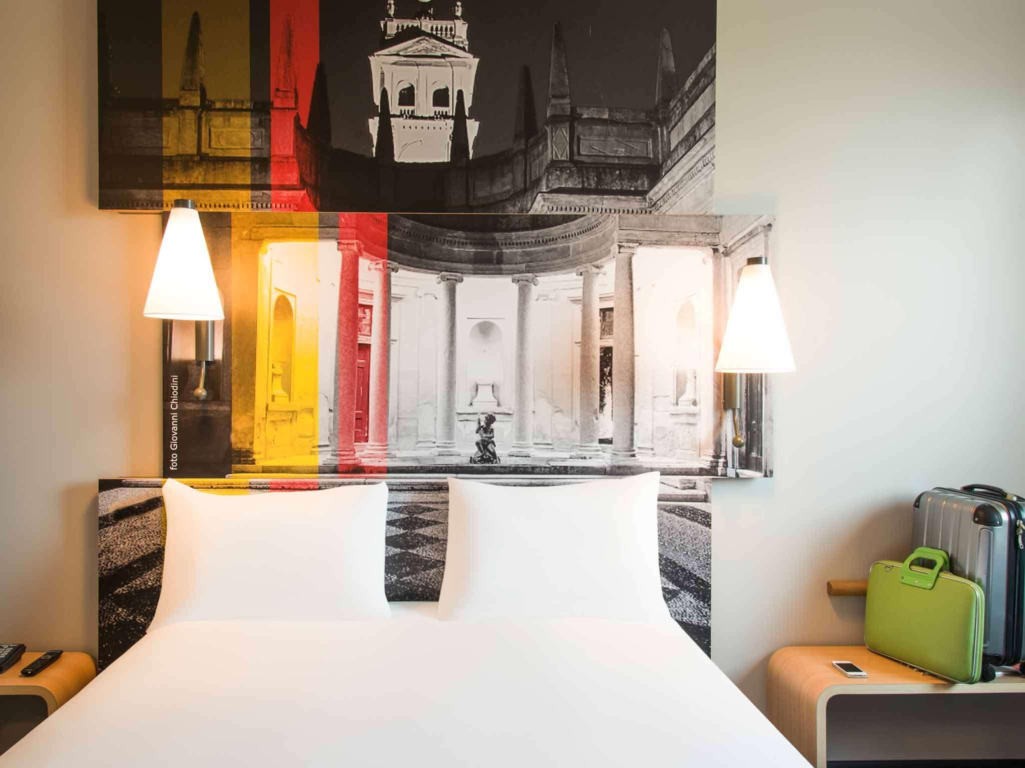 Hotel Ibis Milano Fiera Lainate Exterior foto
