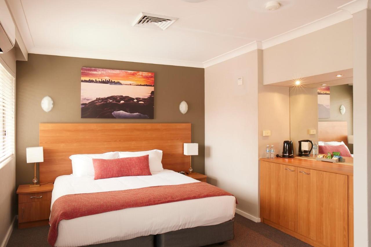 Ramada Hotel & Suites By Wyndham Cabramatta Exterior foto