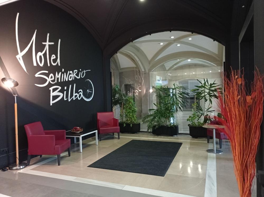 Hotel Seminario Aeropuerto Bilbao Derio Exterior foto