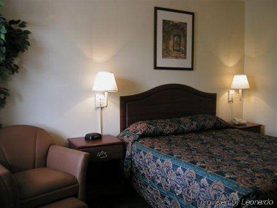 Intown Suites Extended Stay Chesapeake Va - I-64 Crossways Blvd Zimmer foto
