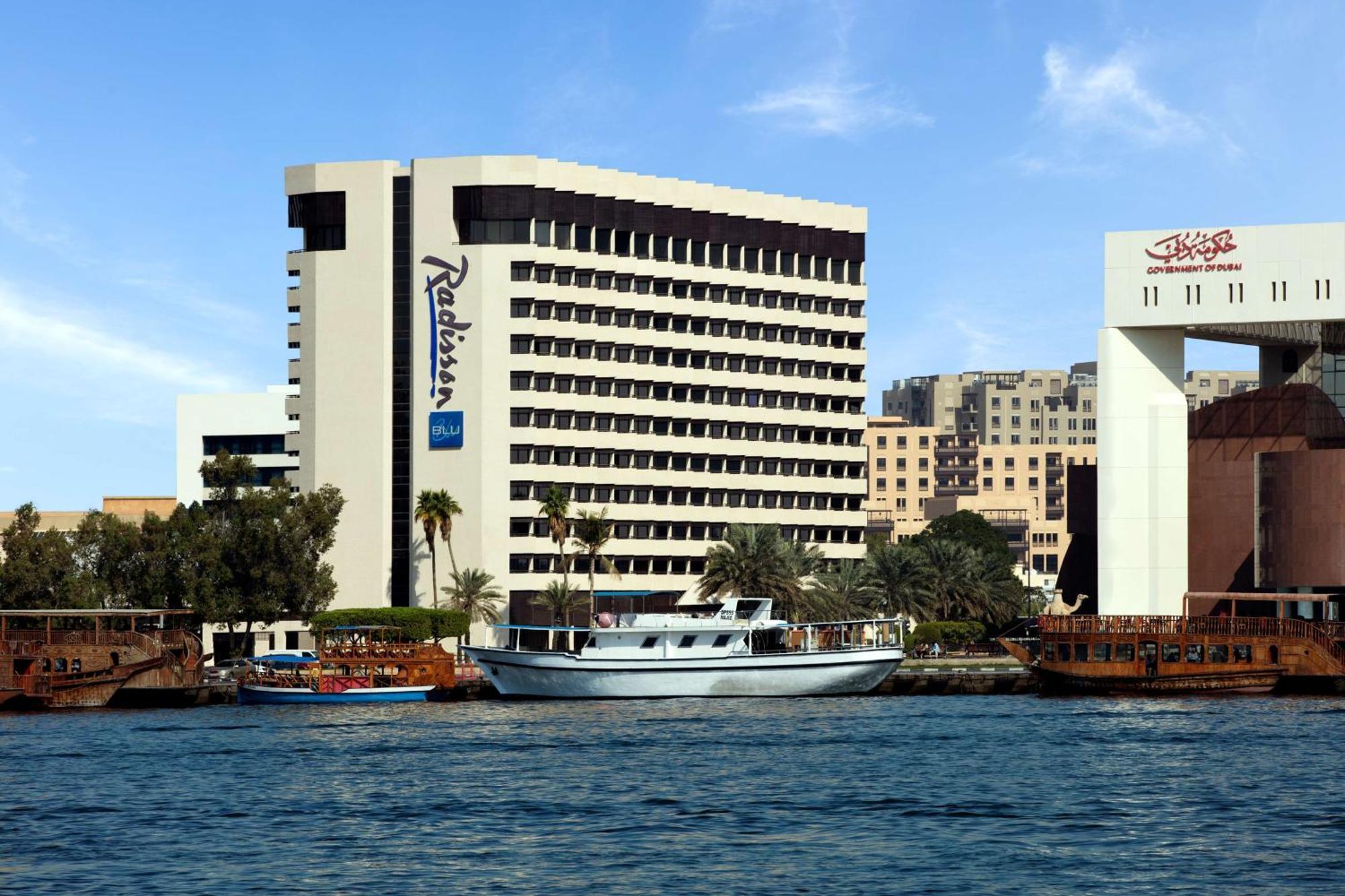 Radisson Blu Hotel, Dubai Deira Creek Exterior foto