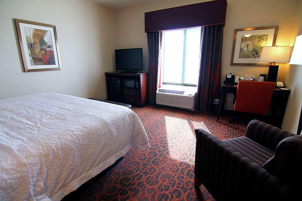 Hampton Inn&Suites Grand Forks Zimmer foto