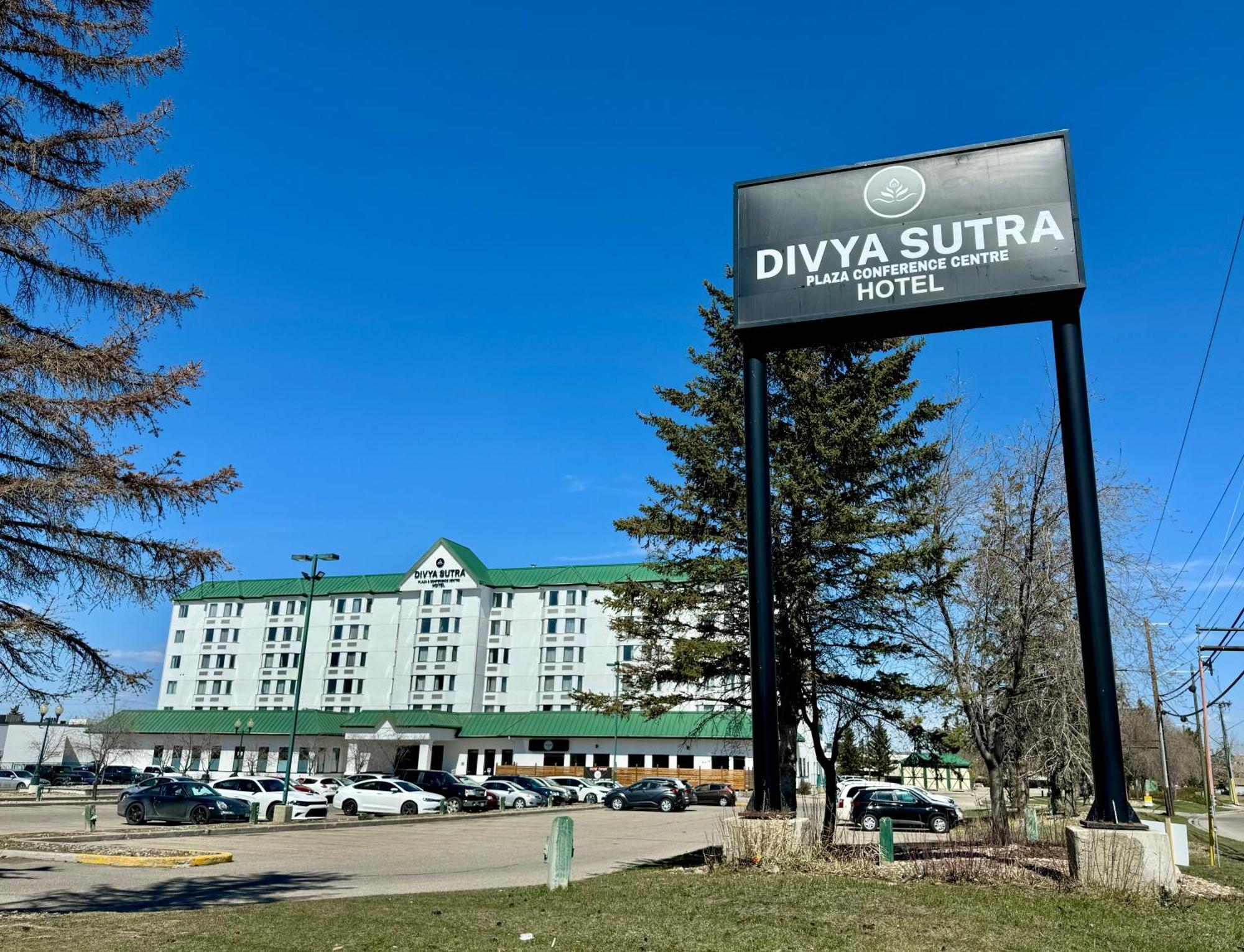 Hotel Divya Sutra Plaza And Conference Centre Calgary Airport Exterior foto