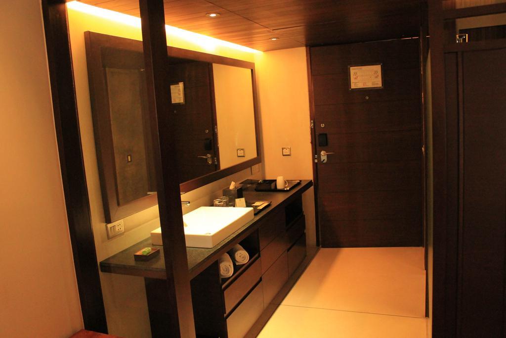 Holiday Inn & Suites Bengaluru Whitefield Exterior foto