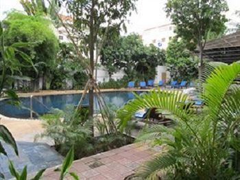 Holiday Hotel Phnom Penh Exterior foto