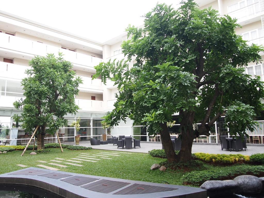 Treepark Serviced Apartment Karawang Exterior foto