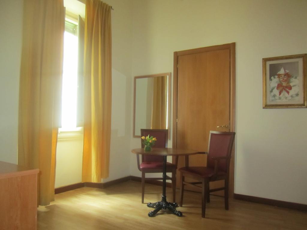 Hotel Savonarola Florenz Zimmer foto
