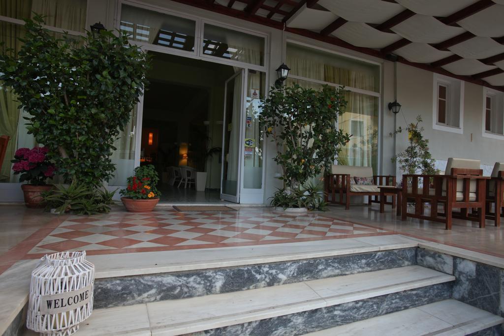 Oassis Hotel Kassiopi Exterior foto