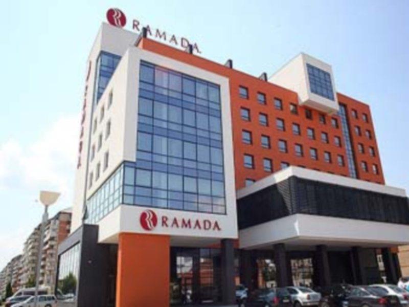 Hotel Ramada By Wyndham Oradea Exterior foto