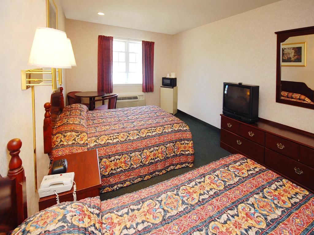 Econo Lodge Inn & Suites Downtown Rensselaer Zimmer foto