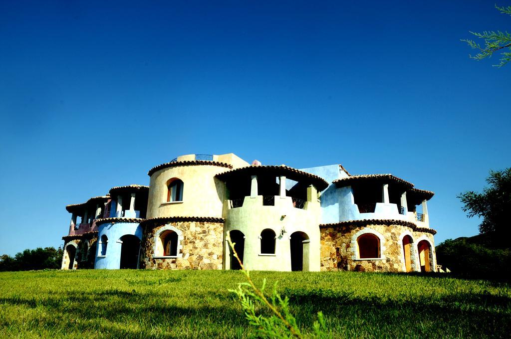 Aparthotel Il Borgo Di Punta Marana Golfo Aranci Exterior foto