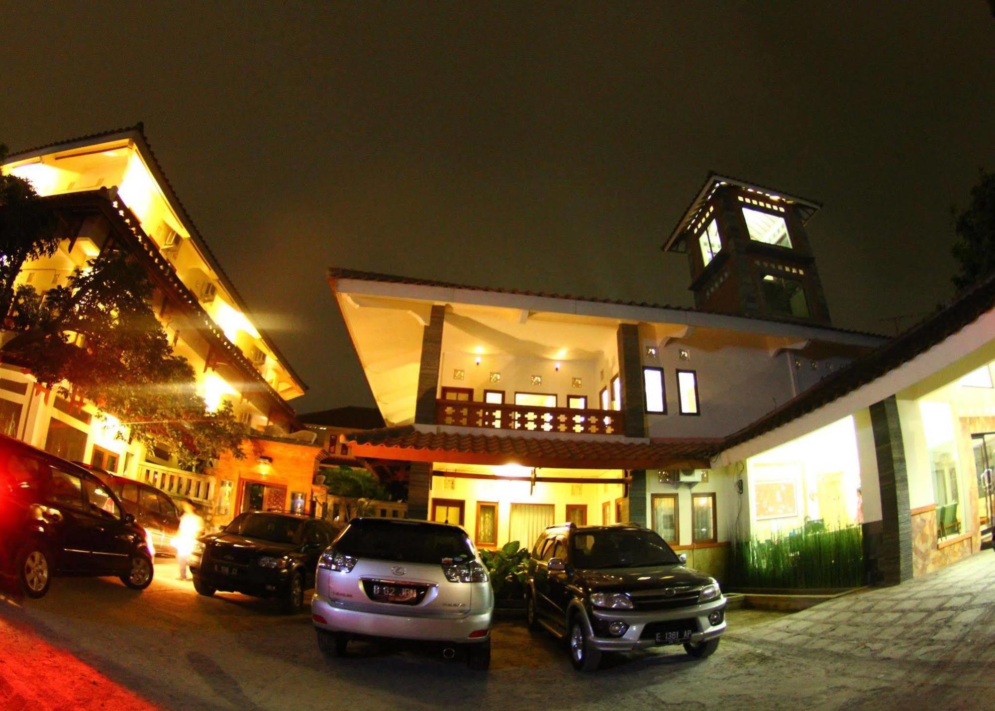 Arondari Hotel Sukabumi Exterior foto