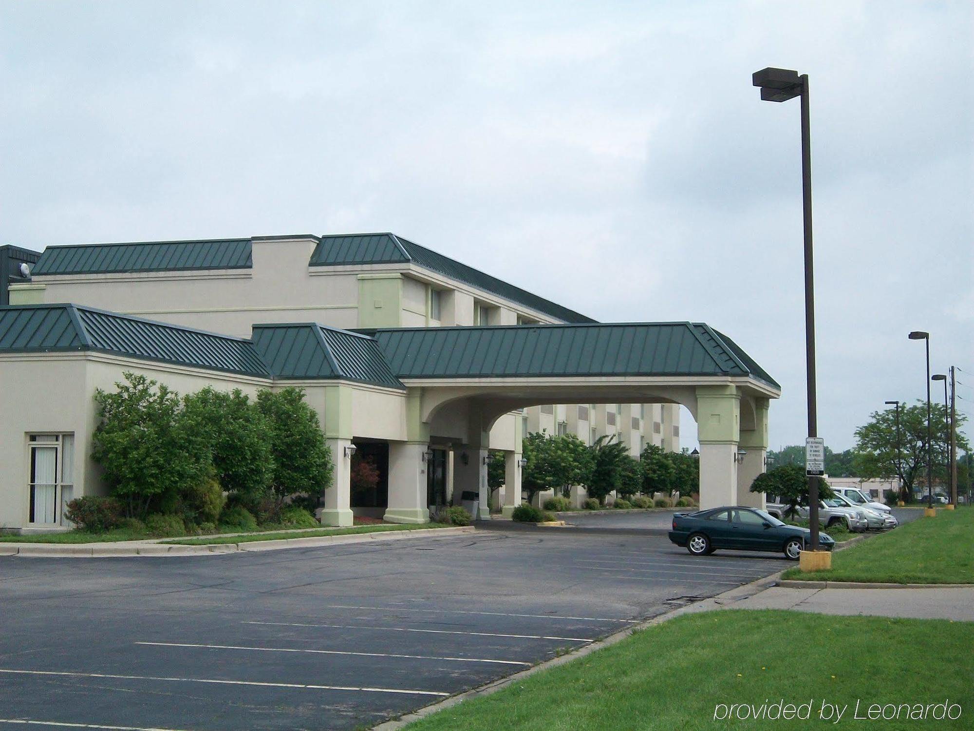 The Moraine Inn Suites & Conference Center Dayton Exterior foto