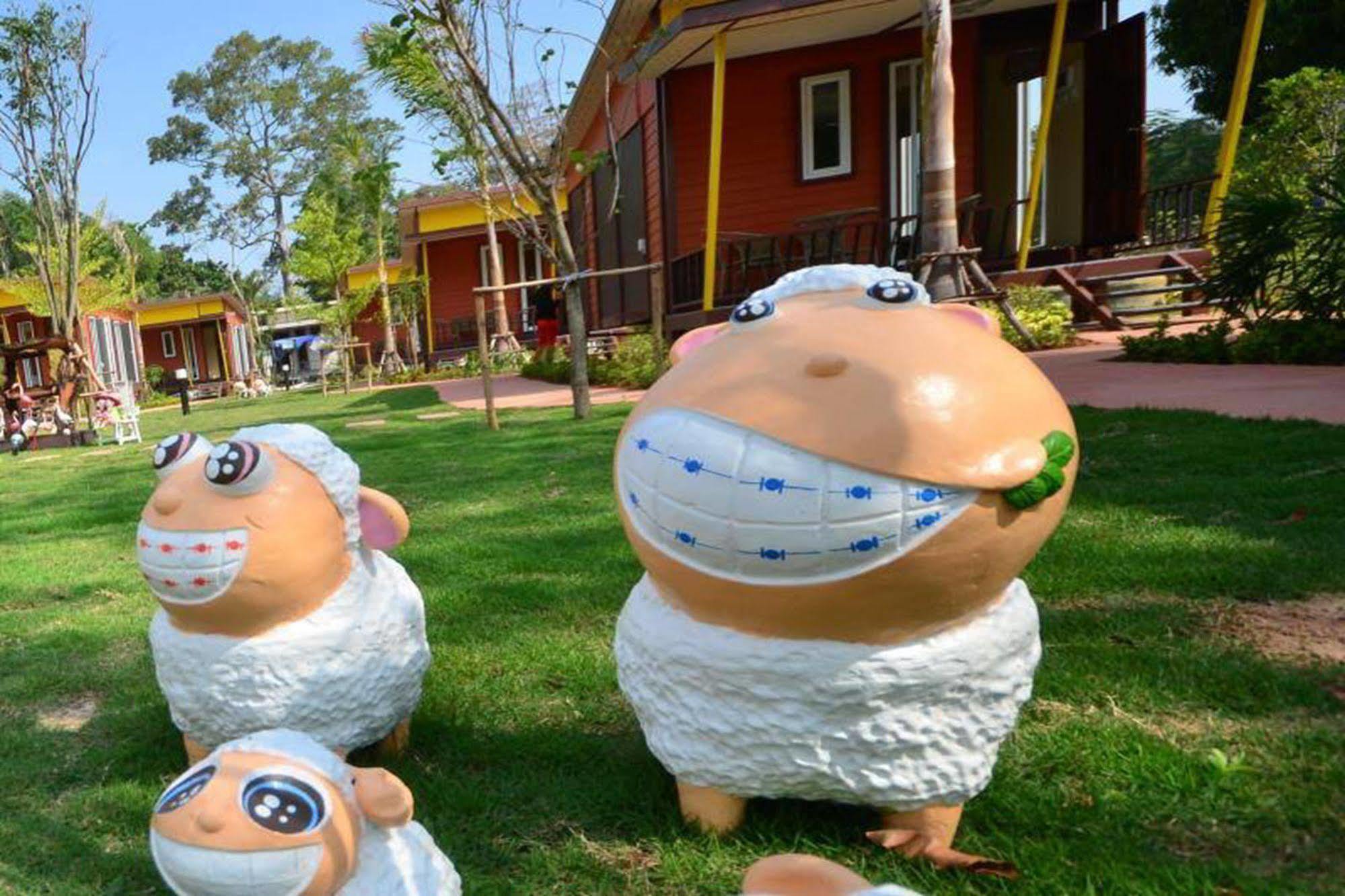The Toy Art Resort Rayong Exterior foto