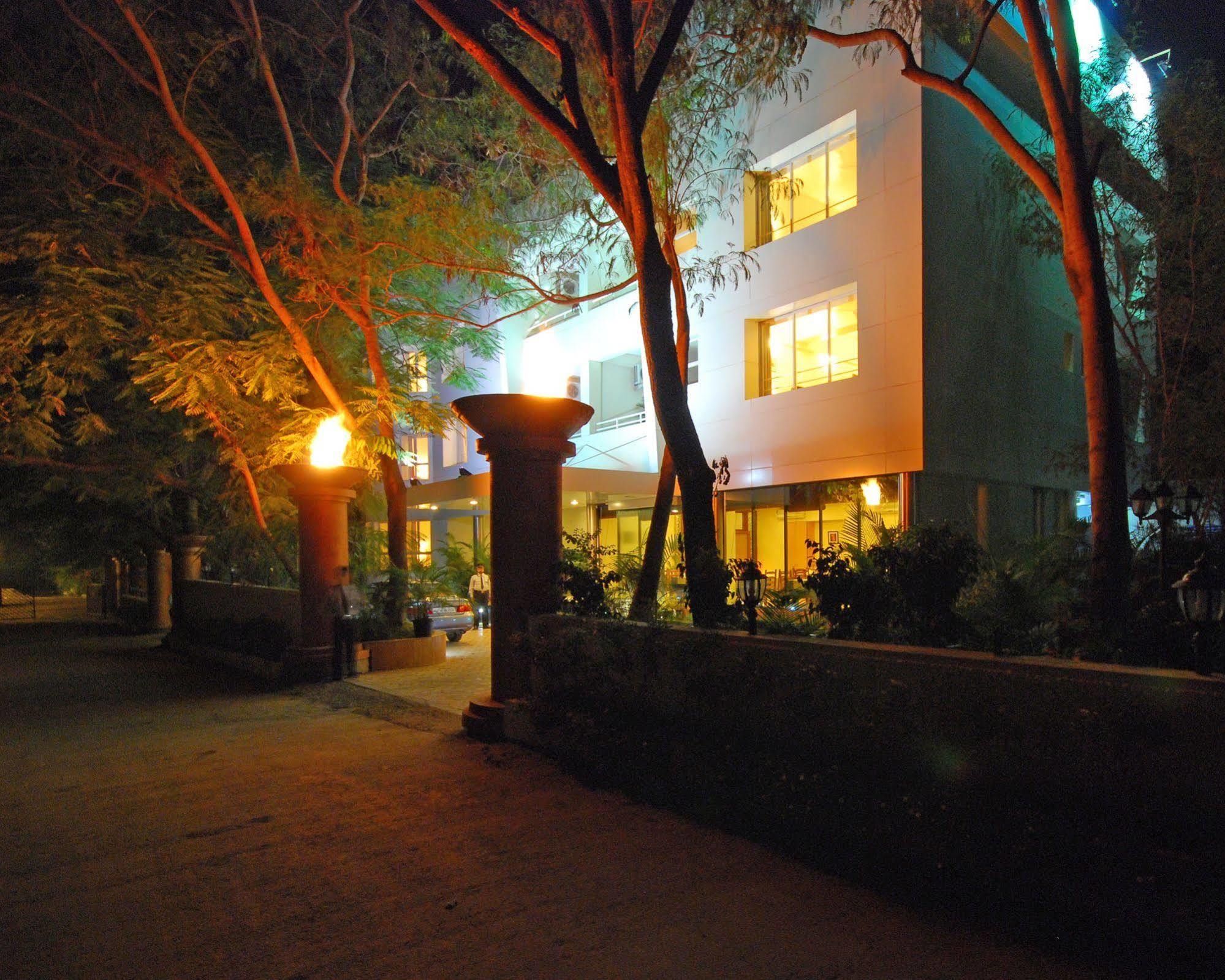 Hotel Phoenix Koregaon Park Pune Exterior foto