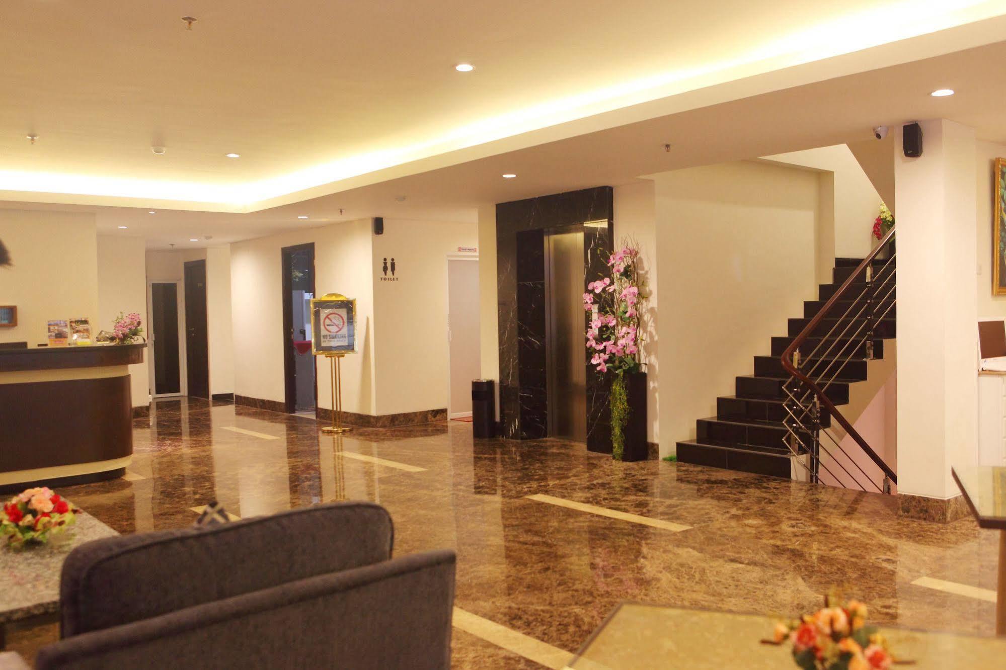 Miko Hotel Makassar Exterior foto