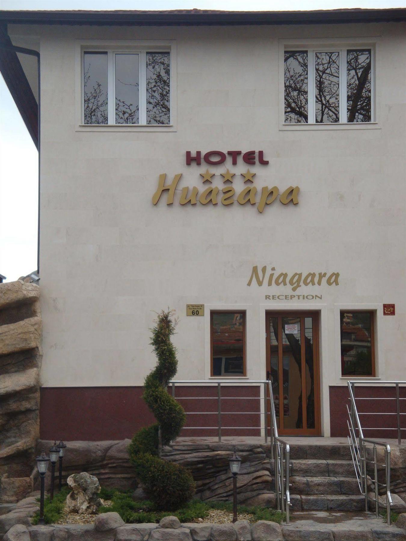 Family Hotel Niagara Warna Exterior foto