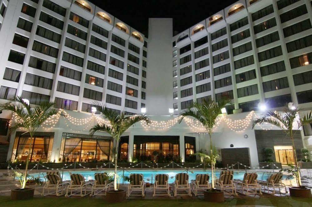 Hotel Regent Plaza Karatschi Exterior foto