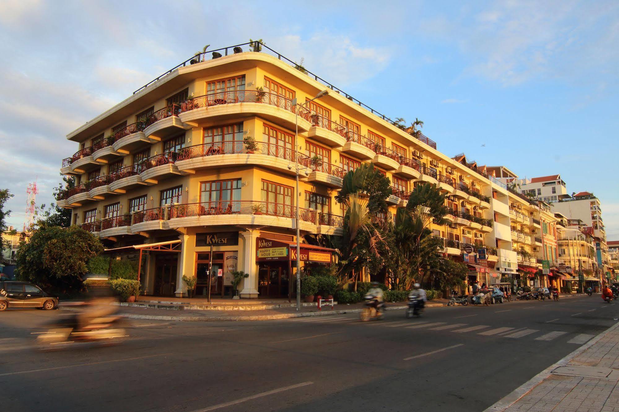 Amanjaya Pancam Suites Hotel Phnom Penh Exterior foto