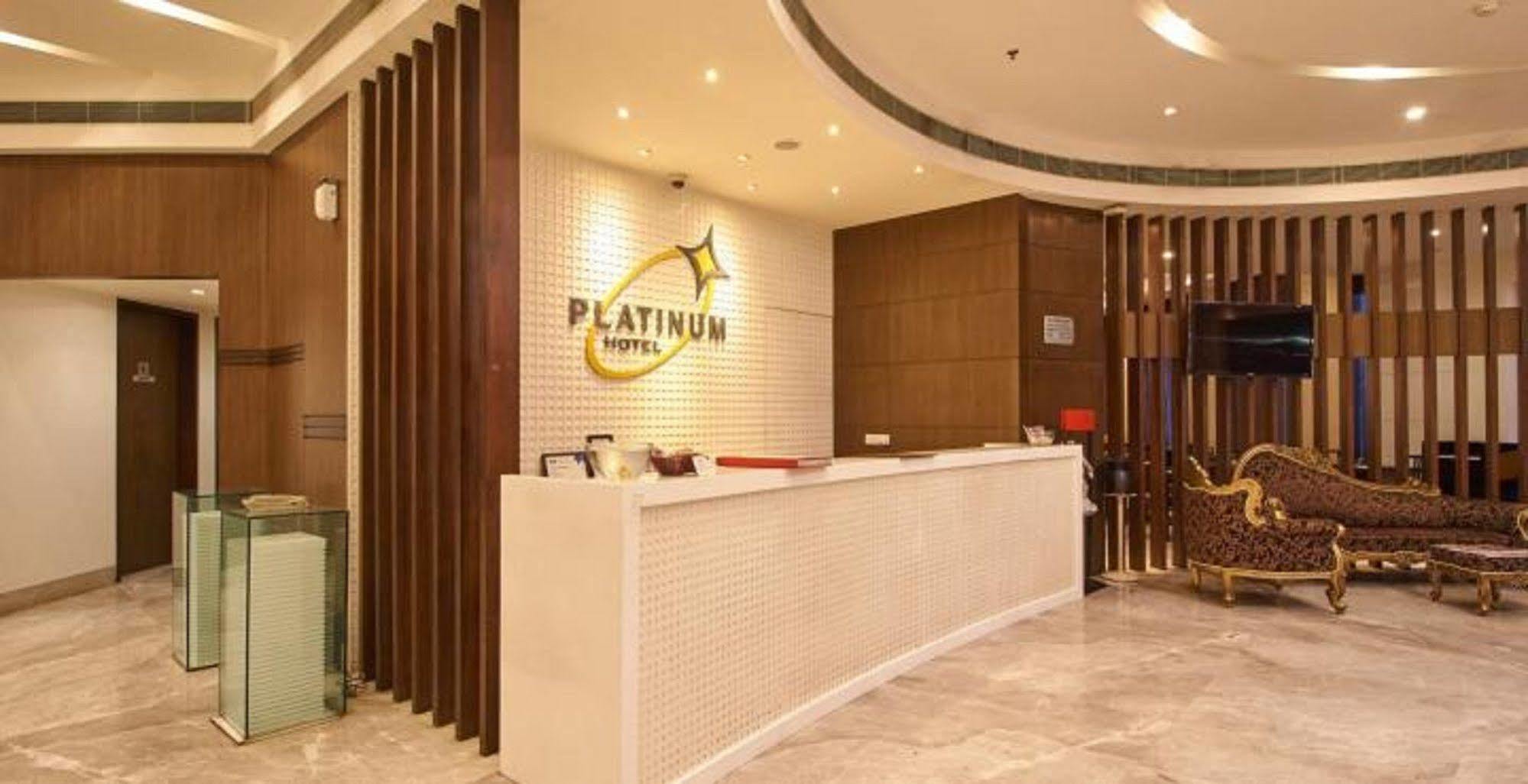 Hotel Platinum Rajkot Exterior foto