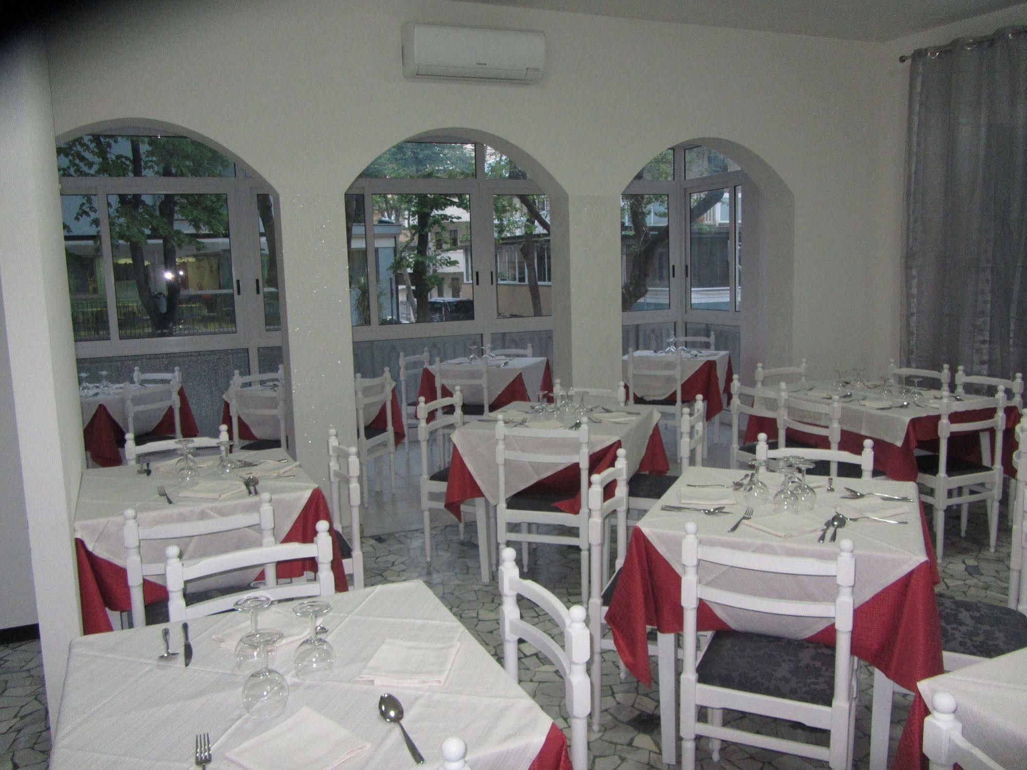 Hotel Corno D'Oro Rimini Exterior foto