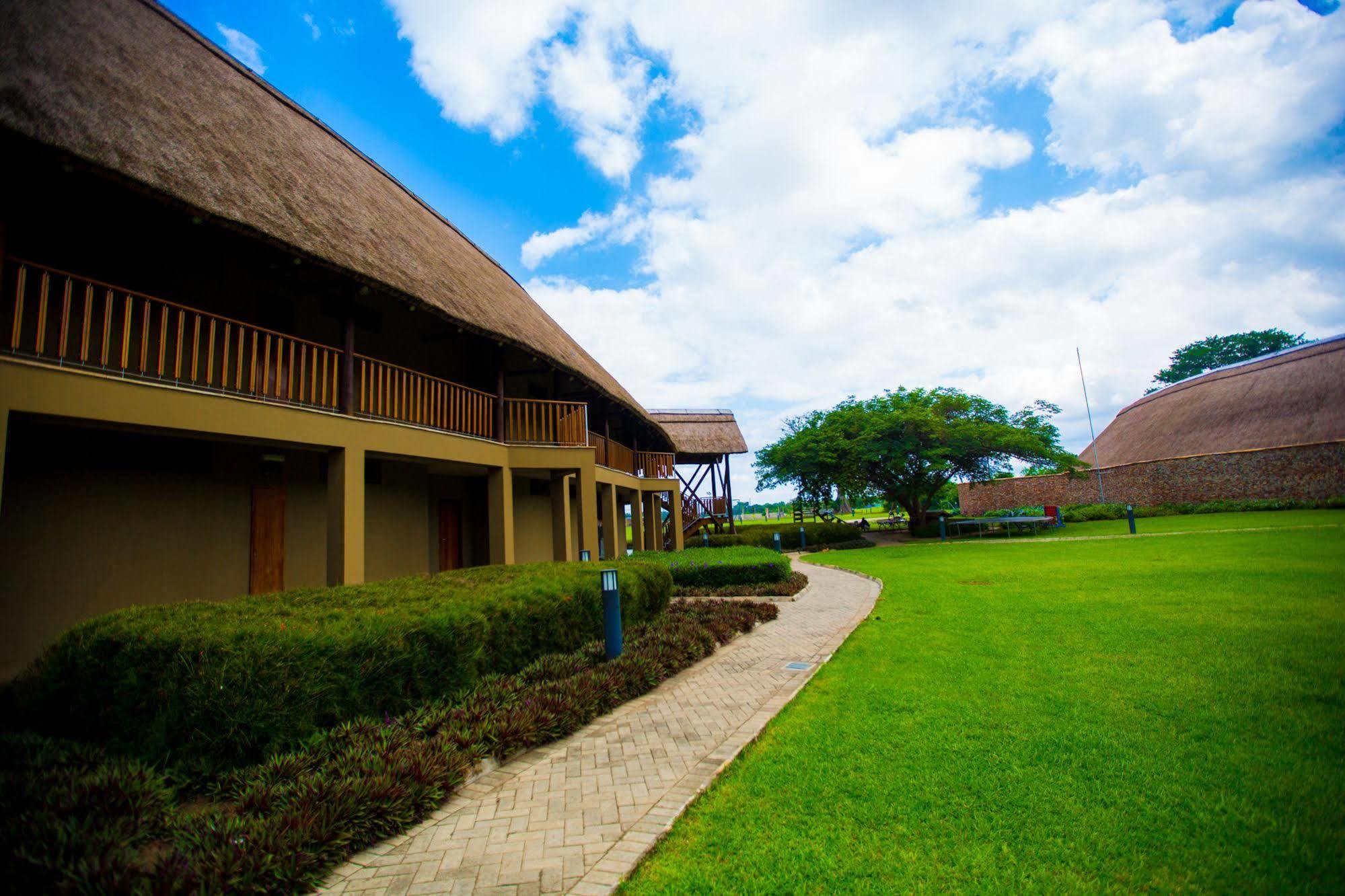 Hotel The Royal Senchi Akosombo Exterior foto