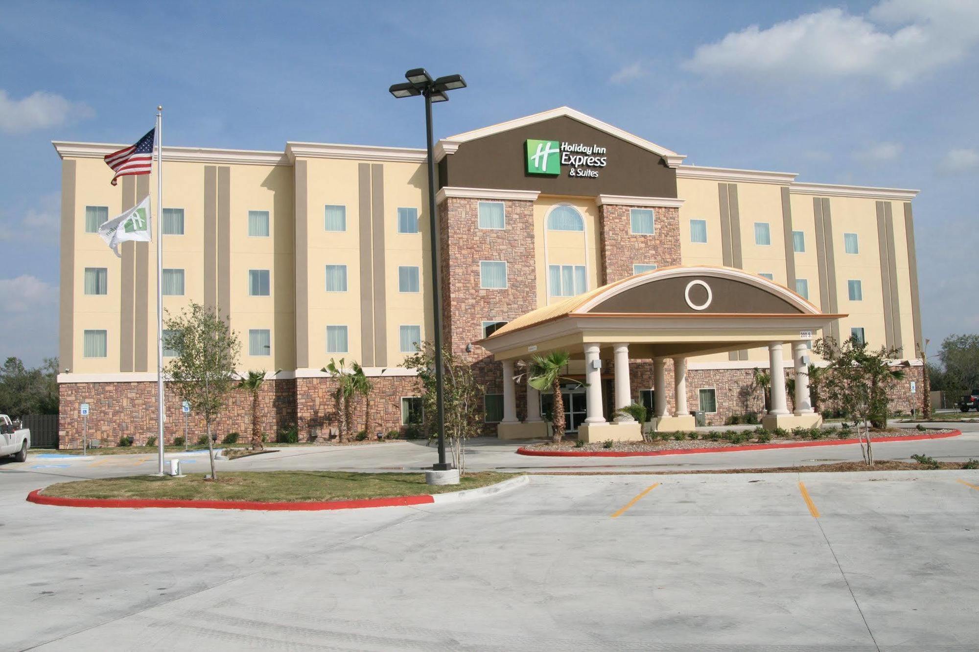 Holiday Inn Express & Suites Clarion, An Ihg Hotel Exterior foto