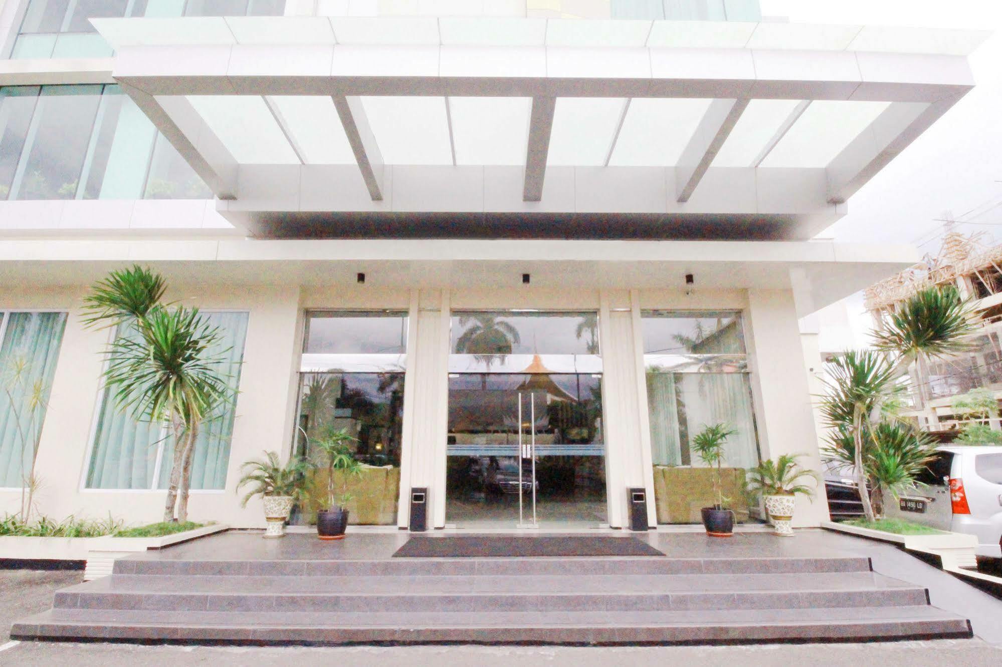 Daima Hotel Padang Padang  Exterior foto