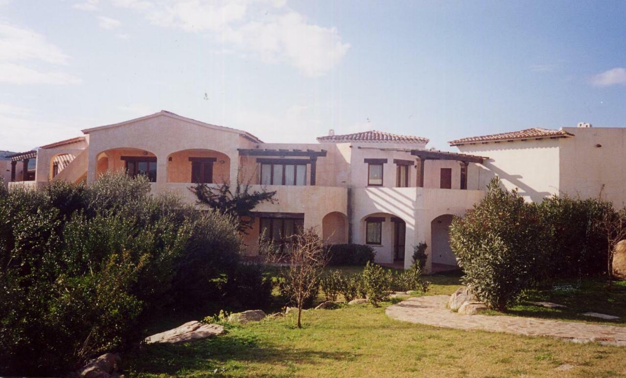 Aparthotel Le Corti Di Marinella Golfo Aranci Exterior foto
