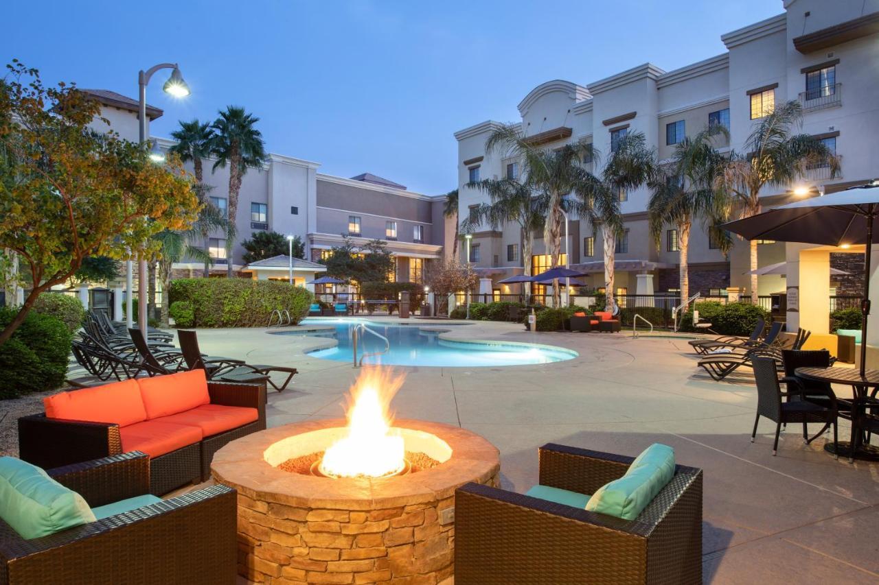 Holiday Inn Express & Suites Phoenix Glendale Dist, An Ihg Hotel Exterior foto